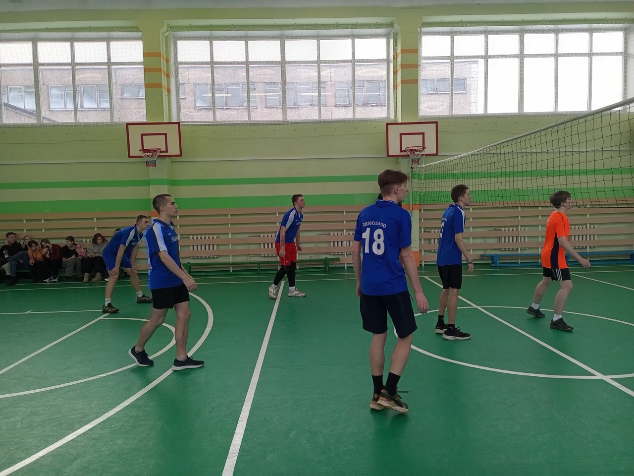 Второй день идут городские соревнования по волейболу на кубок М. К. Янгеля.
